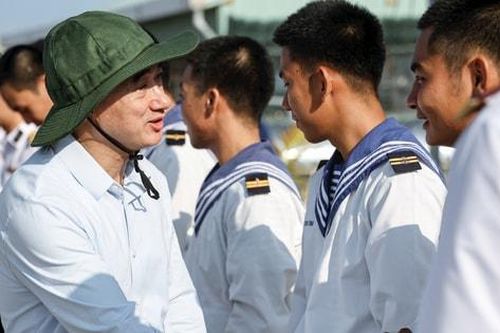 Nối dài vòng tay y tế đất liền đến đảo xa