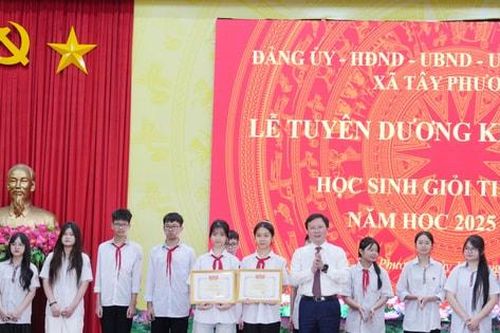Xã Tây Phương tuyên dương, khen thưởng 255 học sinh tiêu biểu năm học 2025 – 2026