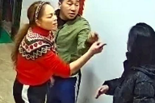 Vụ hành hung hàng xóm tại sảnh chung cư ở Hà Nội: Tuyên án người phụ nữ, trả tự do ngay tại tòa