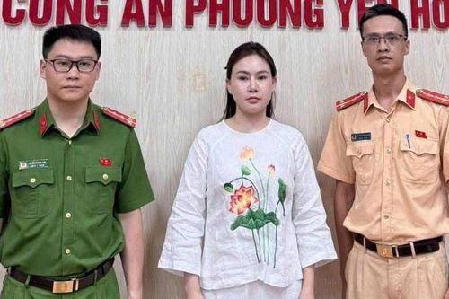 Hà Nội: Danh tính người phụ nữ chửi bới, tát liên tiếp tài xế ô tô sau va chạm giao thông