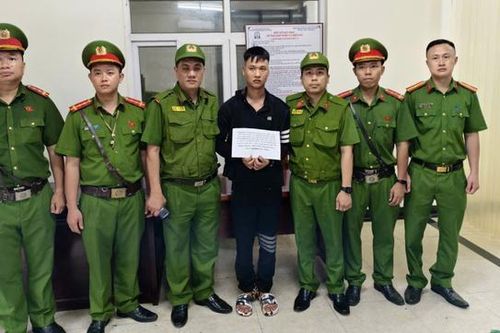 Bắt Trịnh Văn Bình SN 2005 cướp tiệm vàng trên phố Vọng, Hà Nội