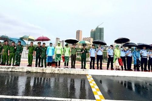 Trao trả 13 công dân Trung Quốc nhập cảnh trái phép vào Việt Nam