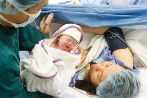 Chính thức: Hỗ trợ tối thiểu 2 triệu đồng cho phụ nữ sinh đủ 2 con trước 35 tuổi