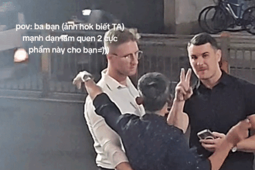 Clip bố làm quen 'cực phẩm trai Tây' cho con gái ở TP.HCM gây sốt