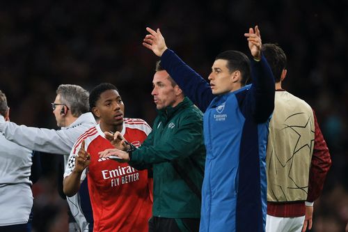 3 cầu thủ Arsenal không được trao huy chương vô địch