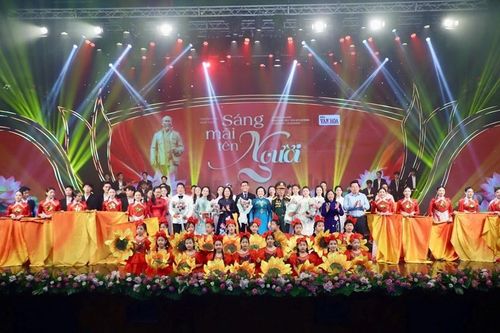 Sâu lắng và hào hùng đêm nghệ thuật đặc biệt 'Sáng mãi tên Người'