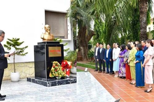 Gặp mặt cộng đồng người Việt Nam tại Angola nhân kỷ niệm 136 năm Ngày sinh Chủ tịch Hồ Chí Minh