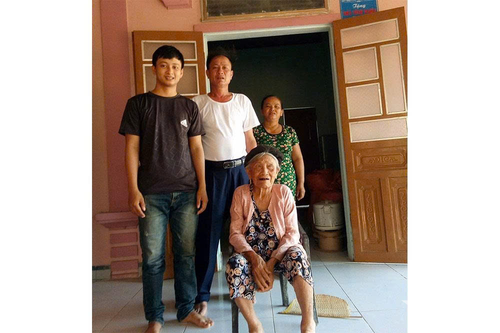 Mẹ chọn hy sinh về cho riêng mình