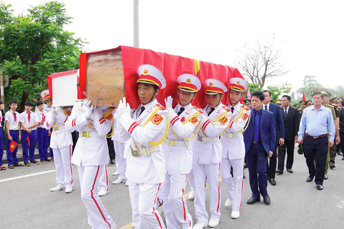 Đón nhận hài cốt liệt sĩ quân tình nguyện Việt Nam hy sinh tại Lào