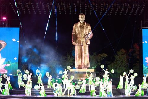 Lắng đọng chương trình nghệ thuật Lễ hội Làng Sen