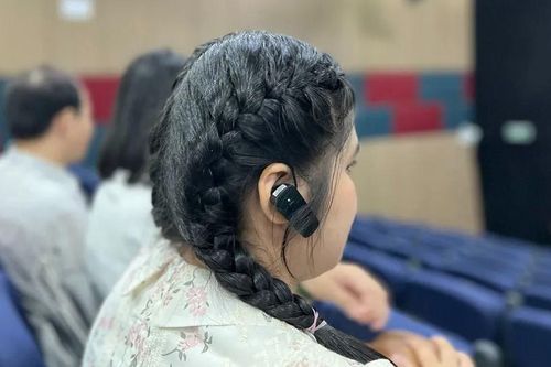 Người khiếm thị 'xem' kịch qua Từ tai tới mắt