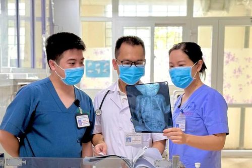 Cứu sống trẻ sơ sinh 1 ngày tuổi còn ống động mạch lớn, xuất huyết phổi nguy kịch