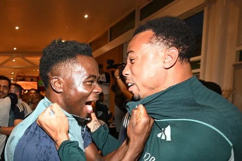 Cầu thủ, cổ động viên Arsenal mở hội mừng chức vô địch Ngoại hạng Anh