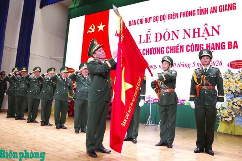 Bộ đội Biên phòng tỉnh An Giang đón nhận Huân chương Chiến công hạng Ba