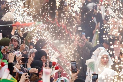 Iran tổ chức cưới tập thể cho các cặp đôi tình nguyện hy sinh trong thời chiến