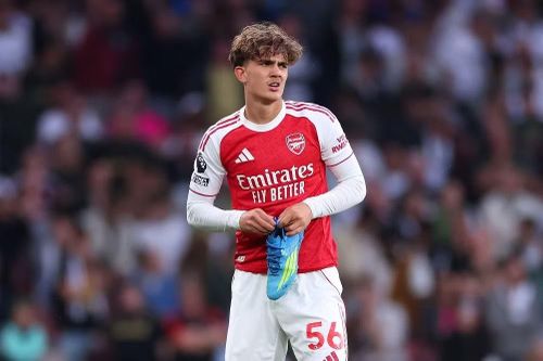 Thần đồng Arsenal đi vào lịch sử Ngoại hạng Anh
