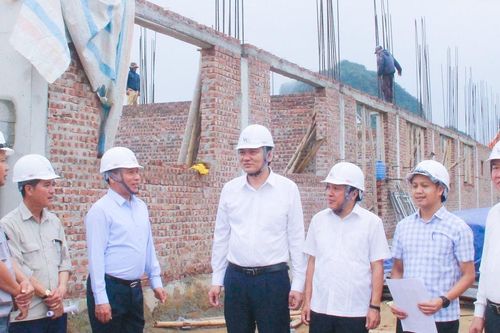 Phó Bí thư Thường trực Tỉnh ủy Hoàng Nghĩa Hiếu làm việc với 6 xã miền núi trung du tuyến Quốc lộ 7