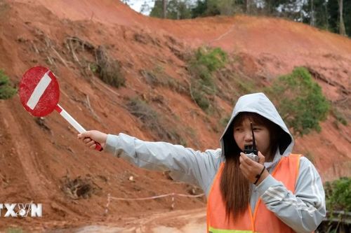 Lâm Đồng: Khẩn trương thi công khắc phục sạt lở trên đèo Gia Bắc