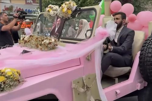 Iran tổ chức lễ cưới tập thể cho các cặp đôi tình nguyện 'hy sinh vì thời chiến'