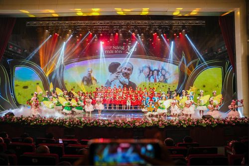 Xúc động đêm nghệ thuật chính luận 'Sáng mãi tên Người'
