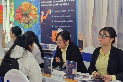 TP Hồ Chí Minh đối mặt nghịch lý thiếu người, dư thất nghiệp