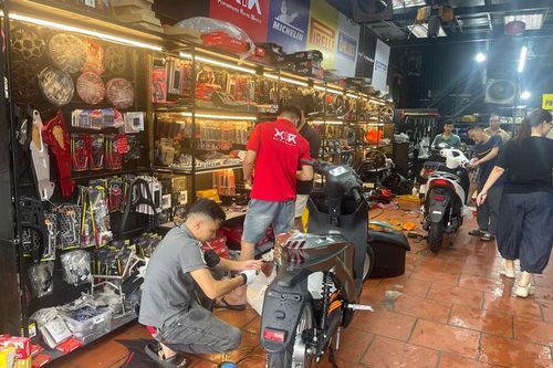 Mối nguy từ dịch vụ 'độ' xe máy điện