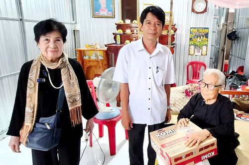 Bàn giao 4 căn nhà tình thương cho người dân xã Tri Tôn