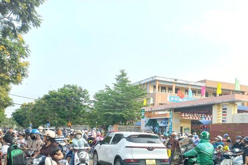 Tăng cường đảm bảo giao thông trước cổng trường