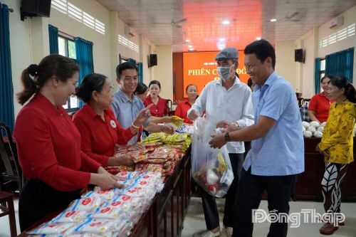 Xã Lấp Vò: Phát động Tháng nhân đạo và tổ chức 'Phiên chợ 0 đồng' hỗ trợ hộ nghèo, người khiếm thị