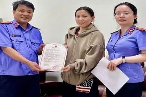 Kịp thời kiến nghị cấp giấy khai sinh cho bé trai 8 tháng tuổi nằm viện