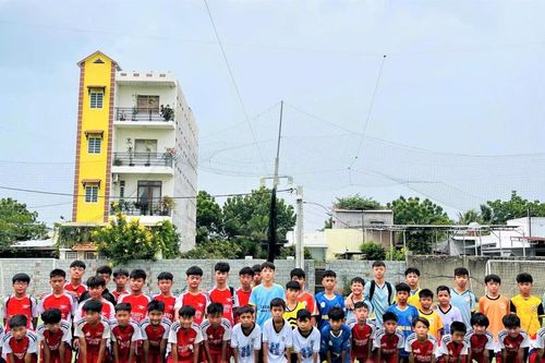 Tạo sân chơi bóng đá cộng đồng