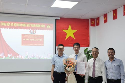 Kết nạp Đảng trong doanh nghiệp cổ phần