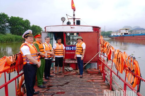 Kiểm tra công tác phòng, chống thiên tai và tìm kiếm cứu nạn trên lĩnh vực giao thông đường thủy nội địa