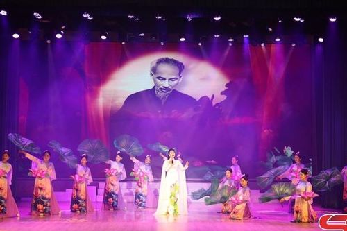 Chương trình nghệ thuật 'Hương sen dâng Bác'