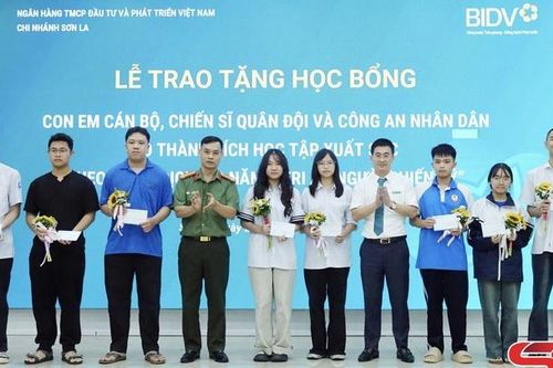 BIDV Sơn La trao 57 suất học bổng tri ân con em cán bộ, chiến sĩ