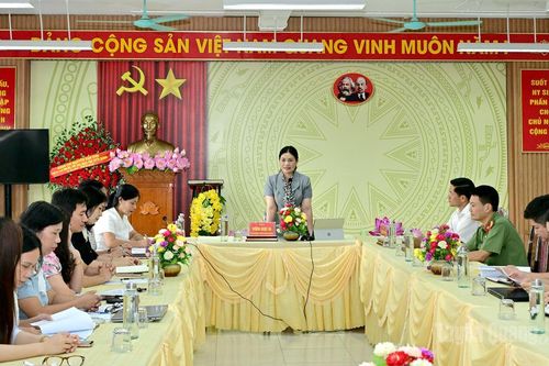 Phó Chủ tịch UBND tỉnh Vương Ngọc Hà thăm, động viên, làm việc với các trường trước Kỳ thi Tốt nghiệp THPT