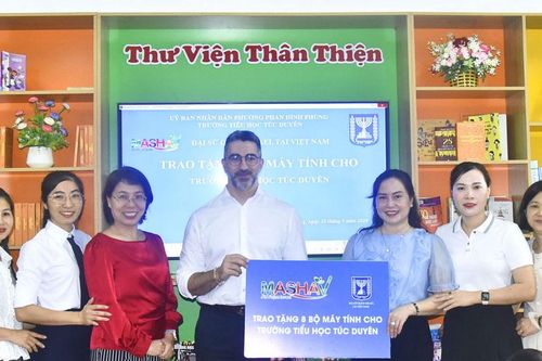 Đại sứ quán Israel tặng máy tính cho Trường Tiểu học Túc Duyên