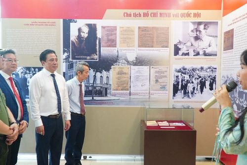 Huế trưng bày nhiều tư liệu về Quốc hội và bầu cử