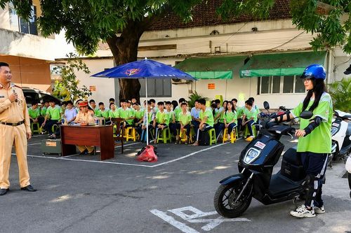 TP. Hồ Chí Minh: CSGT tập huấn lái xe an toàn cho học sinh trước kỳ nghỉ hè