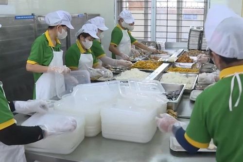 Phường Yên Nghĩa kiểm soát bữa ăn bán trú