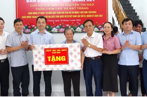 Xã Bát Tràng trao mái ấm kiên cố cho gia đình khó khăn