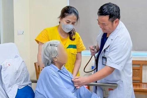 Thay van trong van cứu sống hai bệnh nhân cao tuổi