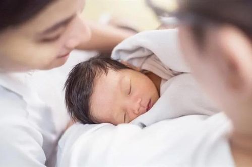Phụ nữ sinh đủ 2 con trước 35 tuổi được hỗ trợ tiền, miễn phí sàng lọc thai nhi