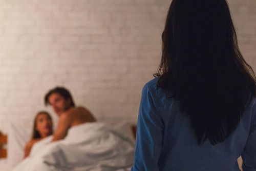 Phát hiện chồng ngoại tình, đừng dại đánh ghen: Phụ nữ khôn ngoan sẽ làm điều này để không thiệt thân