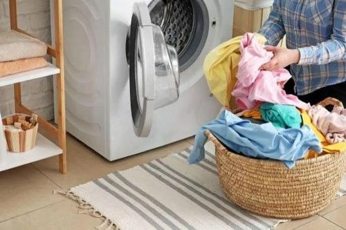 Thói quen nhiều gia đình mắc phải khi dùng máy giặt khiến quần áo không sạch lại thêm tốn điện, tốn nước