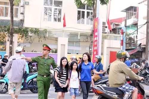 Nghĩa Đô từng bước tháo gỡ 'điểm nghẽn' ùn tắc giao thông