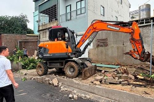 Xã Phúc Thịnh tổ chức cưỡng chế vi phạm lấn chiếm đất công