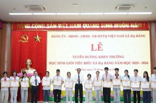 Hạ Bằng: Chú trọng đổi mới phương pháp dạy học, nâng cao chất lượng giáo dục toàn diện