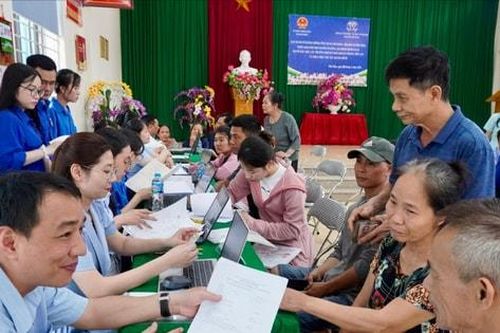 Tổ hành chính công xung kích 'mang chính quyền' đến tận thôn