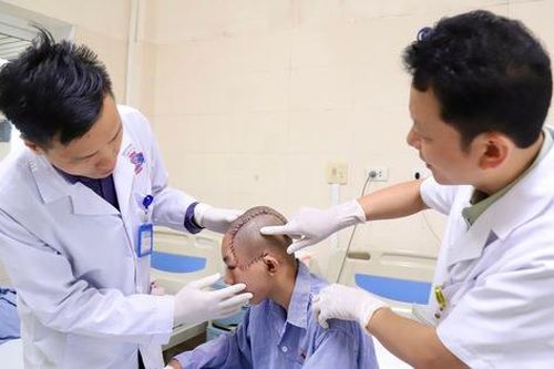 Từ khoản tạm ứng 2 triệu đồng đến ca mổ ở Bệnh viện K hồi sinh tương lai cho thiếu niên mắc ung thư da